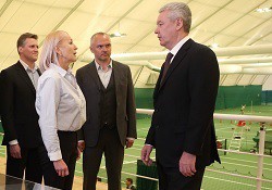 Собянин посетил Русскую теннисную академию в поселении Первомайское