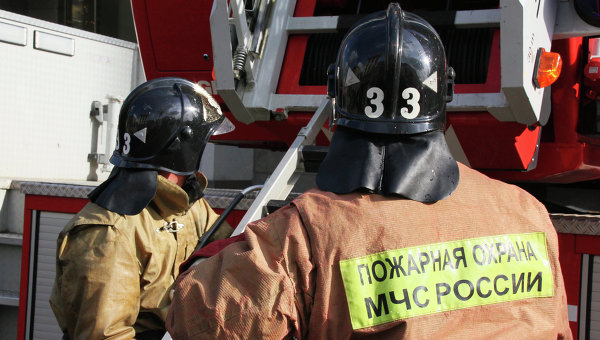 С горящего в Щербинке склада эвакуировано 40 человек