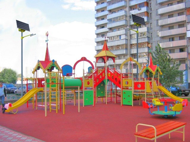 В Роговском началось благоустройство детских площадок