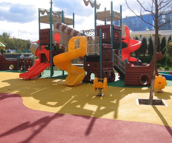 В поселке Знамя Октября завершено строительство детской площадки
