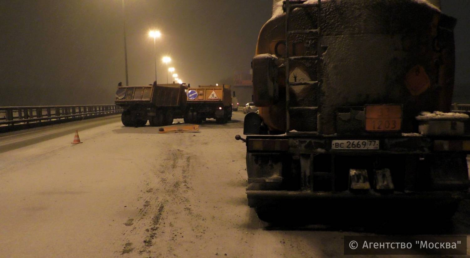 Столкновение трех грузовиков на 27 км Киевского шоссе
