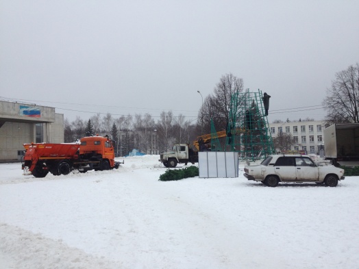 Демонтаж новогодних украшений в Московском