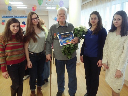 Члены Молодежного совета поселения Московский поздравили Совет ветеранов с Днем защитников Отечества