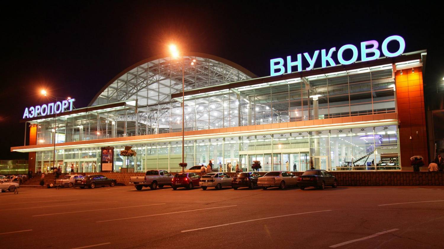 Аэропорт Внуково могут закрыть из-за близости жилых домов Новой Москвы