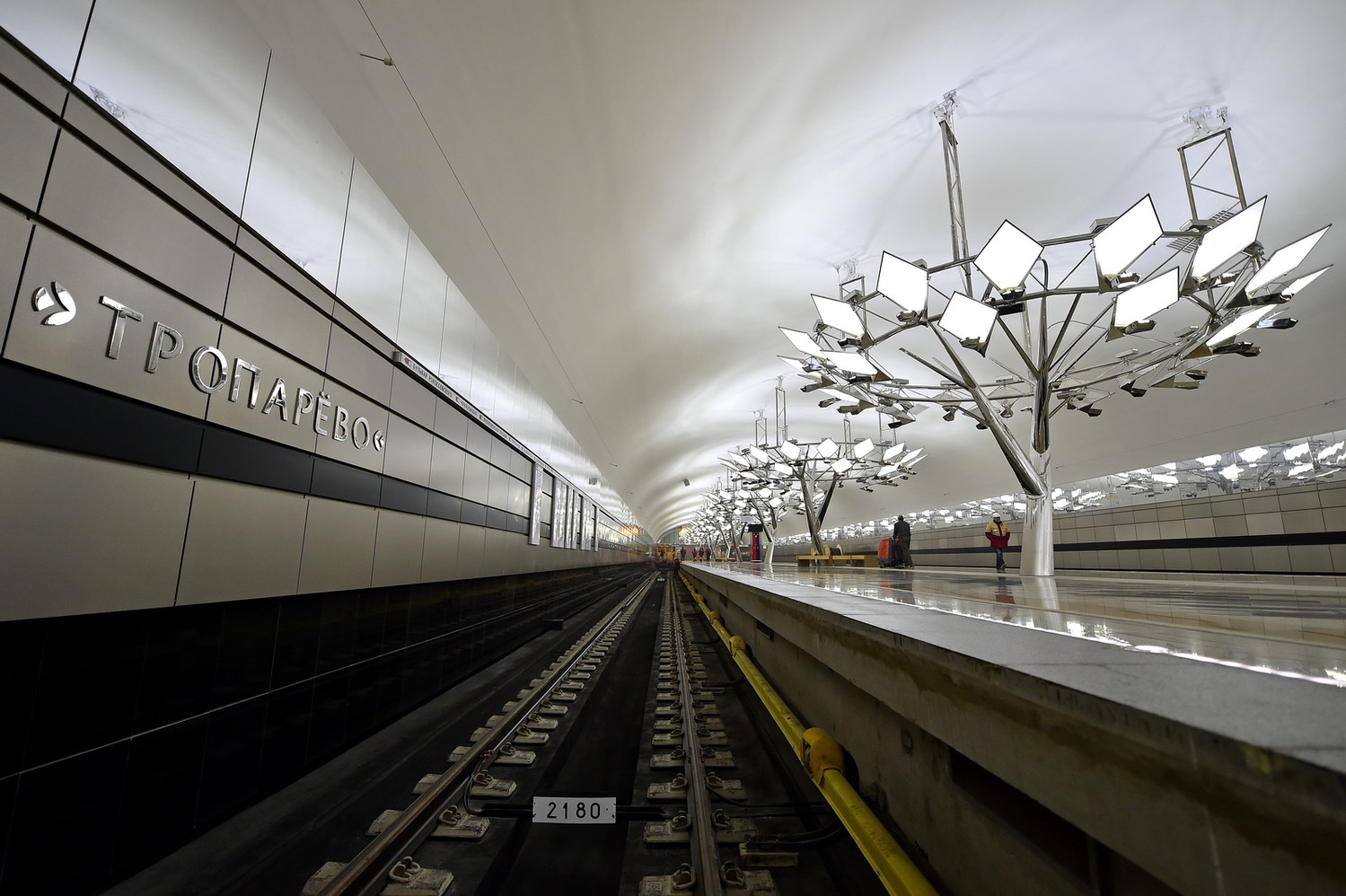 Нагрузка на станцию метро «Тропарево» снизилась на 27%