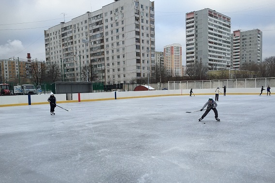 Катки Центра спорта «Московский» восстановили после снегопада
