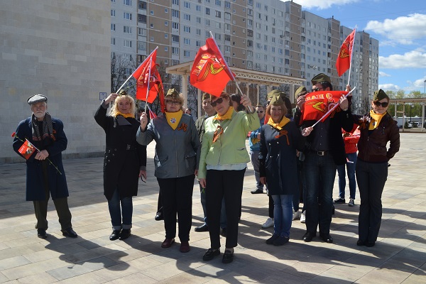 В Московском прошло торжественное шествие накануне Дня Победы