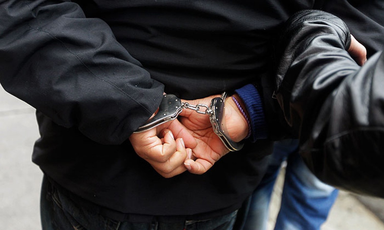Полицейские в Троицке задержали подозреваемого в изнасиловании и разбое