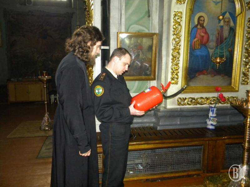 Сотрудники МЧС обсудили с представителями церквей Новой Москвы правила пожарной безопасности