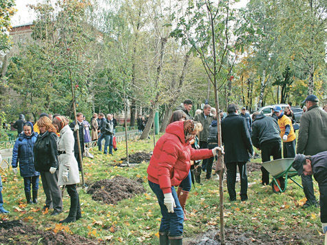 Жители Новой Москвы приняли активное участие в акции озеленения столицы
