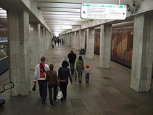 Мужчина бросился под поезд на станции метро Царицыно