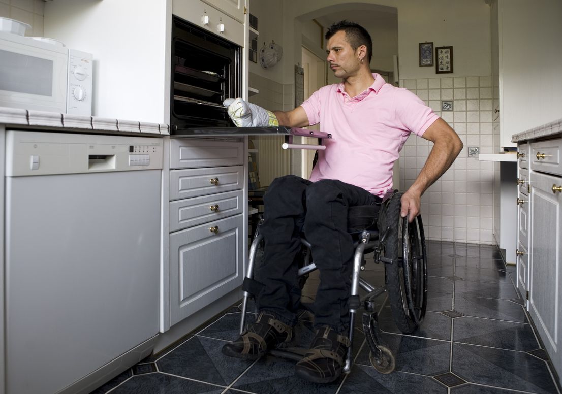 Власти Москвы поддержали предложение ЕР обеспечить жильем инвалидов-колясочников