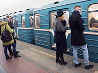 Пассажиров московского метро просят снимать рюкзаки