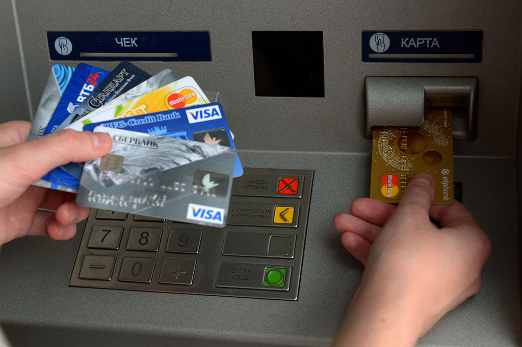 Эксперты спрогнозировали резкий рост краж денег с банковских карт
