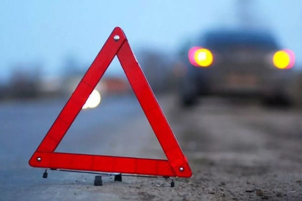 Один человек пострадал в результате ДТП с участием трех легковых машин и автобуса на Калужском шоссе