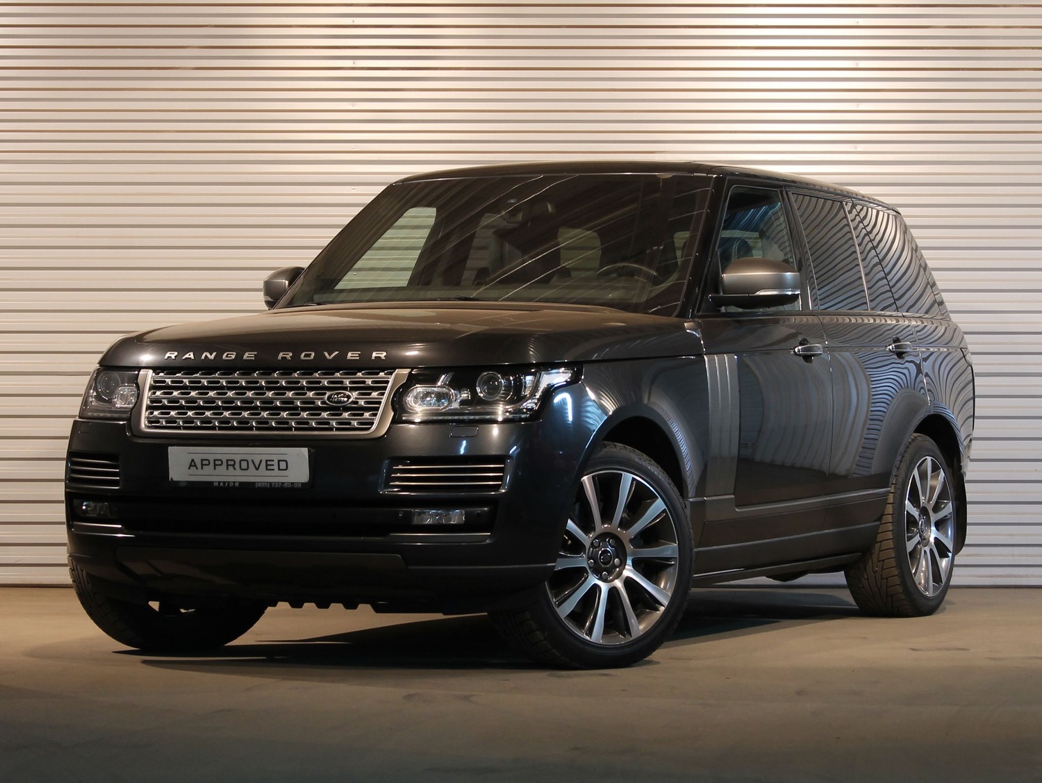 Land Rover стоимостью 5,5 млн руб. украли с парковки на Калужском шоссе